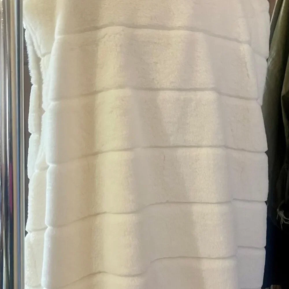 Ivory Vest, Once size fits all - Picture 3 of 3